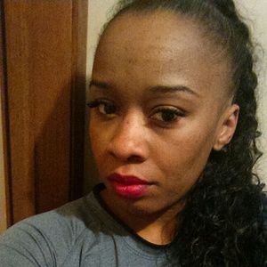 Meet your Posher, Charlitha